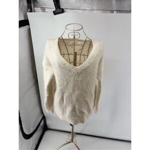 Everly Cream Fuzzy V Neck Sweater Soft Knit Pullover Womens Size Medium